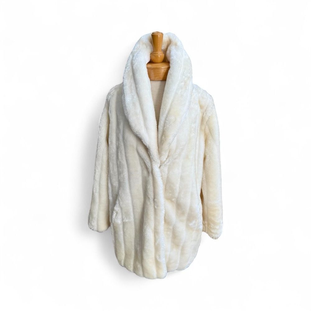 Vintage pllush, snow-white faux mink coat with a dramatic shawl collar. Size M/L
